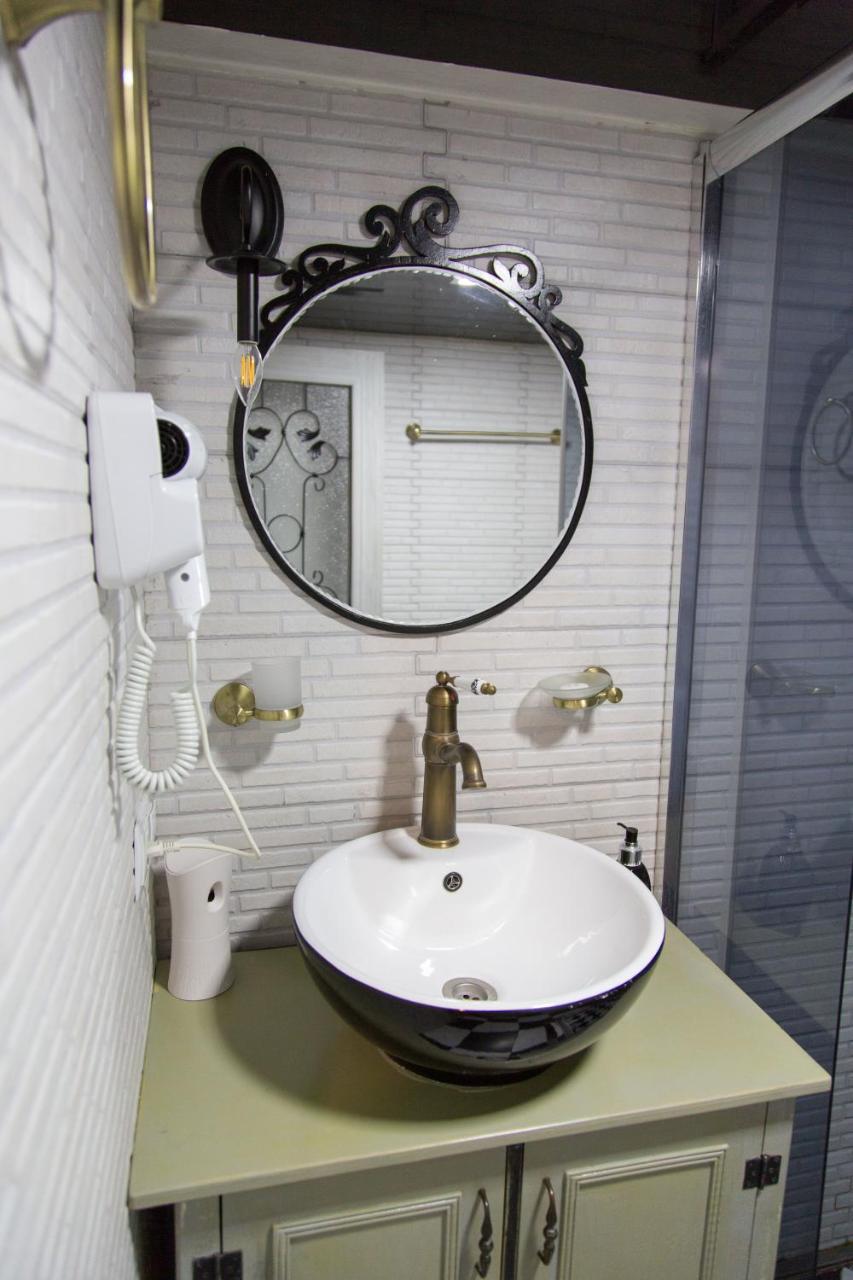 Apartament On Aghmashenebeli 26 Tbilisi Exterior photo